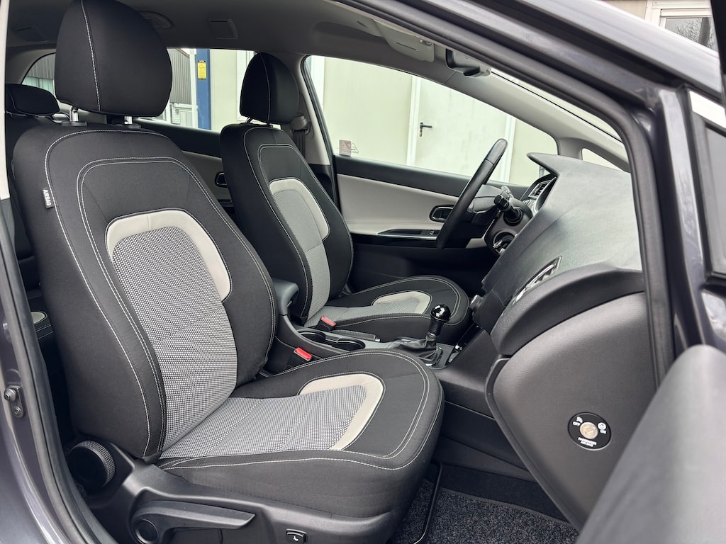 KIA Cee'd Sportswagon 1.6 CRDi Swiss Champion DCT-image-7