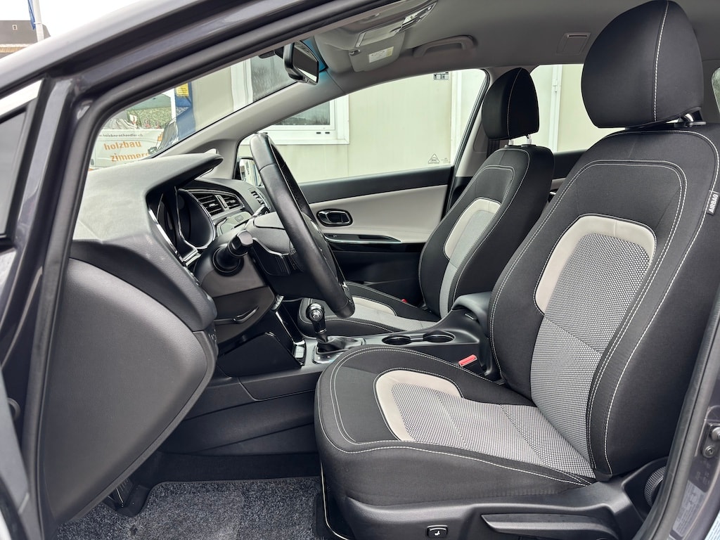 KIA Cee'd Sportswagon 1.6 CRDi Swiss Champion DCT-image-6