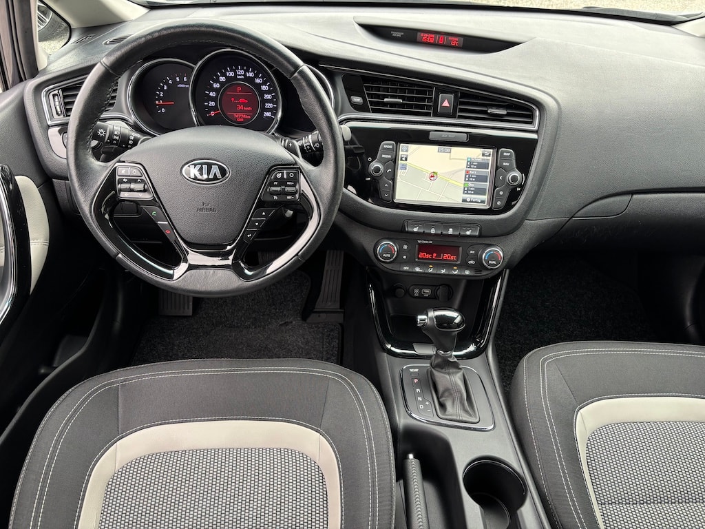 KIA Cee'd Sportswagon 1.6 CRDi Swiss Champion DCT-image-9