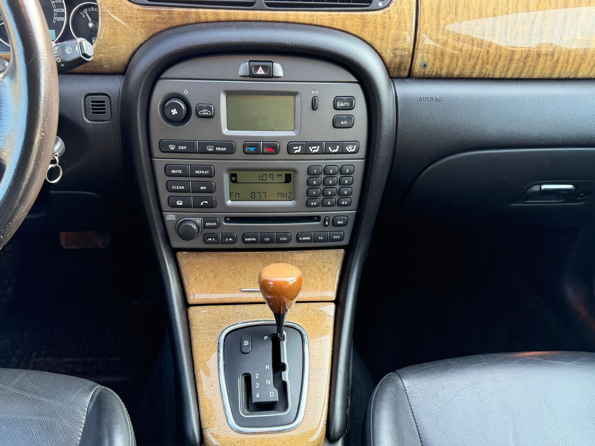 JAGUAR X-Type Estate 3.0 V6 Traction4 Executive-image-10