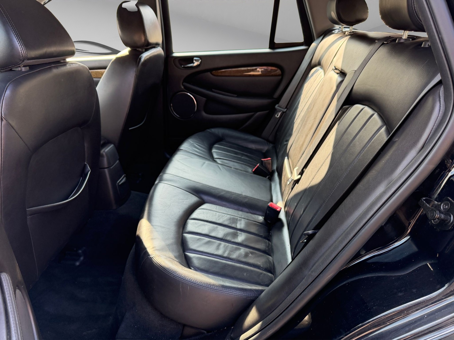 JAGUAR X-Type Estate 3.0 V6 Traction4 Executive-image-13