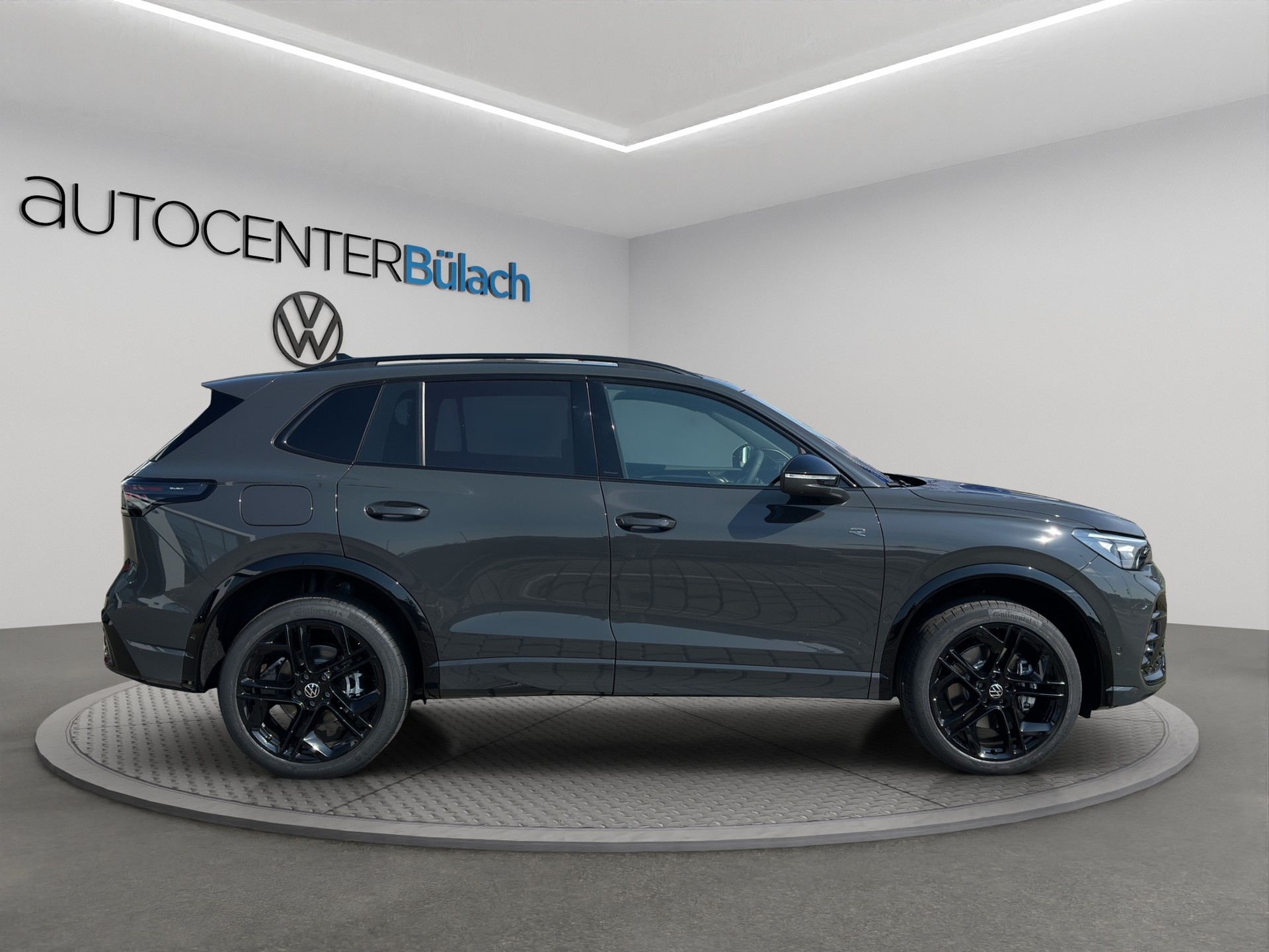 VW Tiguan 2.0 TSI DSG R-Line 4Motion-image-3