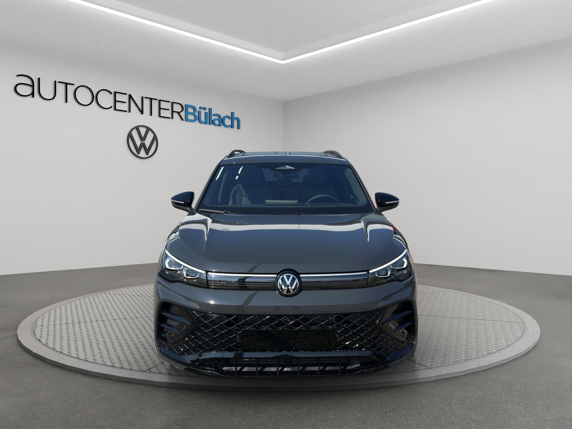 VW Tiguan 2.0 TSI DSG R-Line 4Motion-image-1