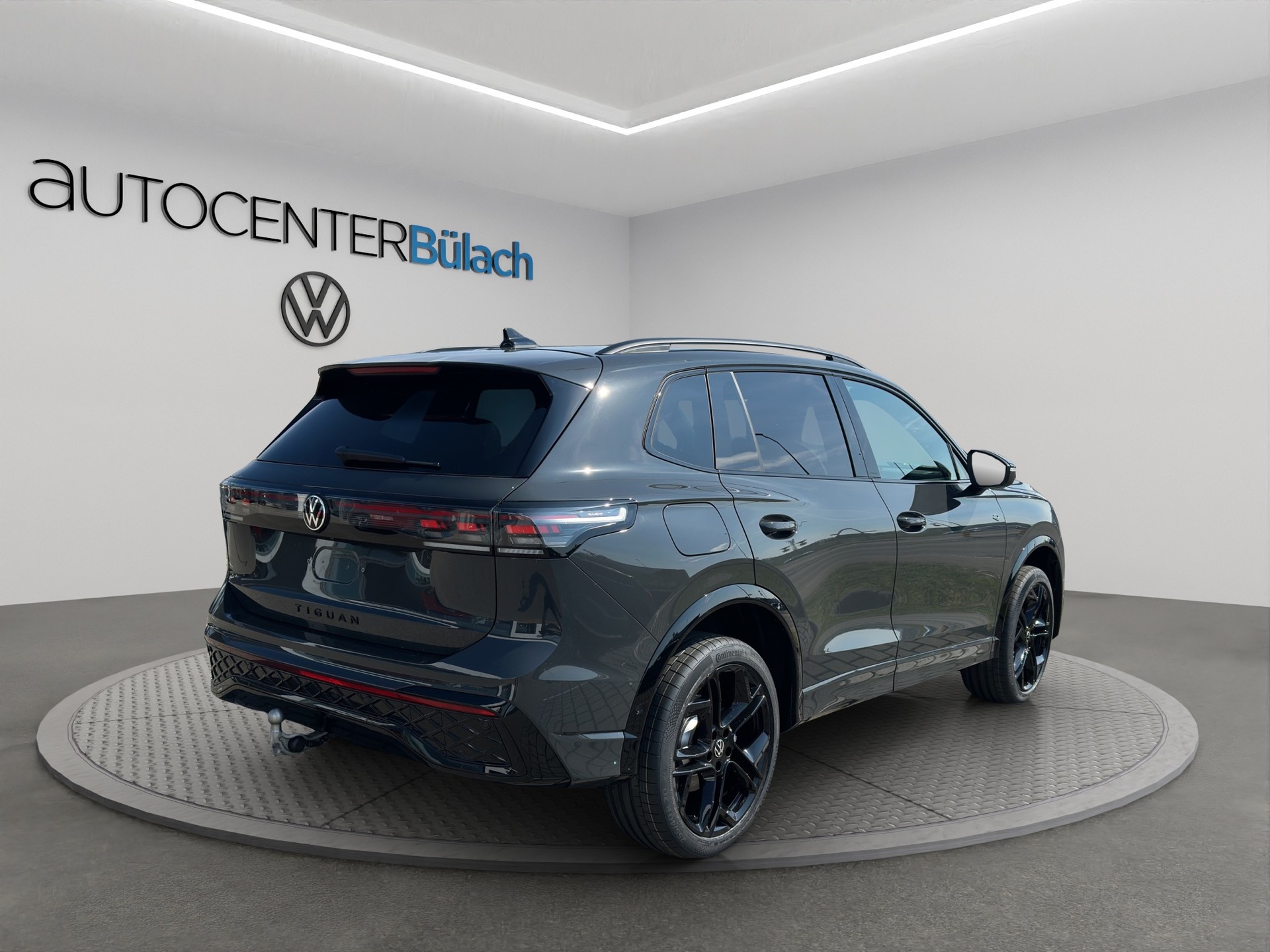 VW Tiguan 2.0 TSI DSG R-Line 4Motion-image-4