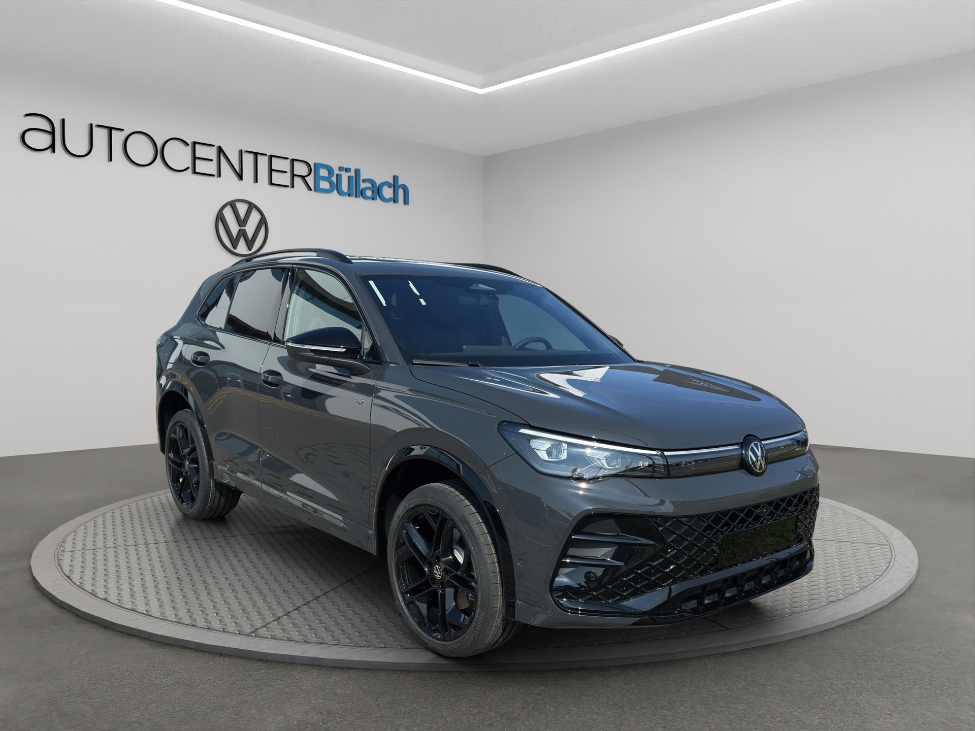 VW Tiguan 2.0 TSI DSG R-Line 4Motion-image-2