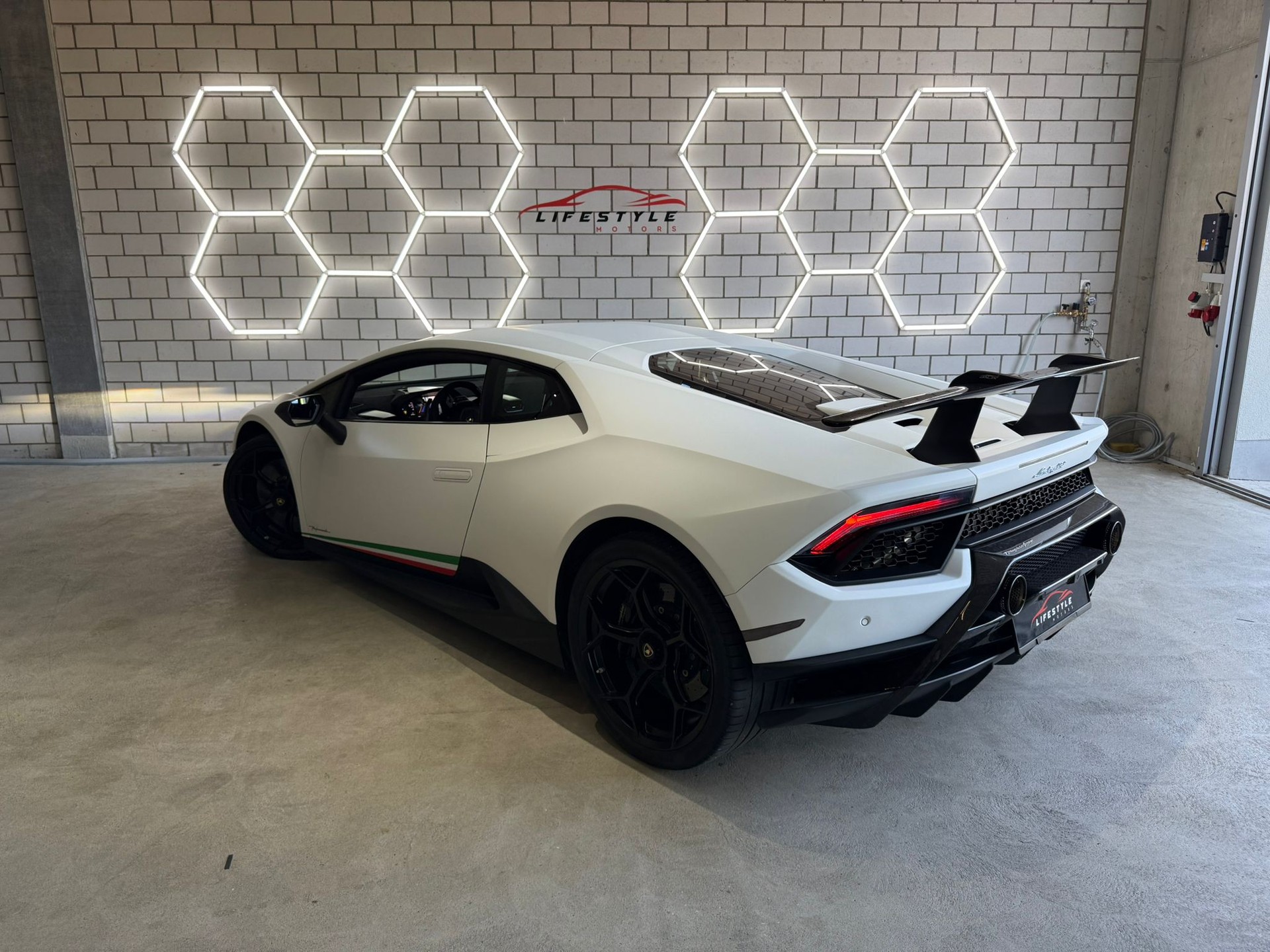 LAMBORGHINI Huracan LP640-4 Coupé Performante DCT-image-3