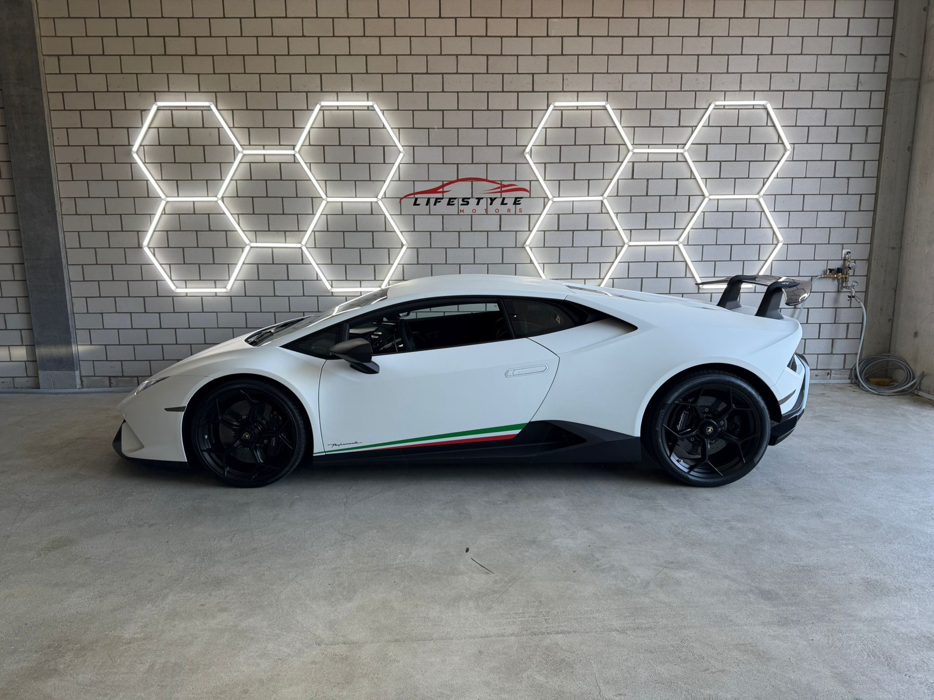 LAMBORGHINI Huracan LP640-4 Coupé Performante DCT-image-1