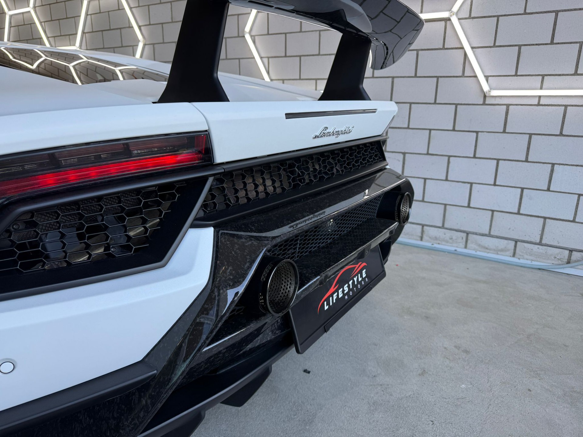 LAMBORGHINI Huracan LP640-4 Coupé Performante DCT-image-4