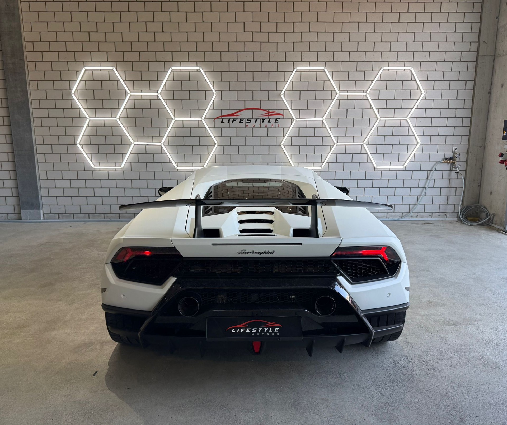 LAMBORGHINI Huracan LP640-4 Coupé Performante DCT-image-5