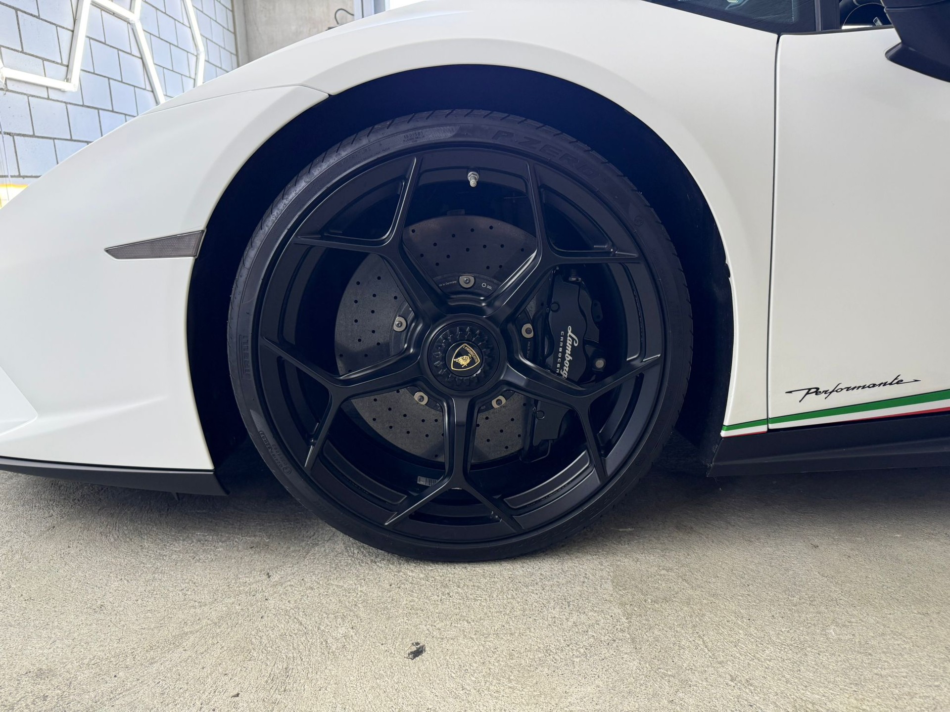 LAMBORGHINI Huracan LP640-4 Coupé Performante DCT-image-15