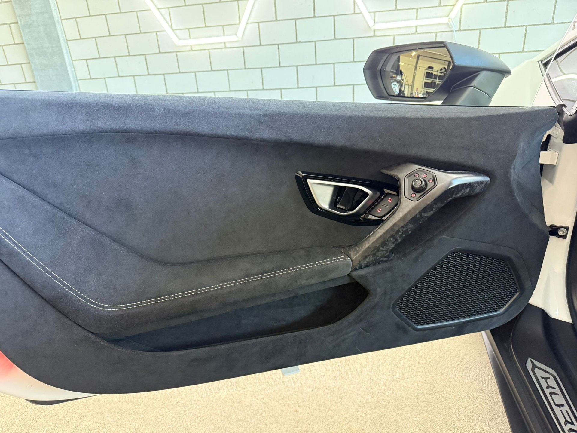 LAMBORGHINI Huracan LP640-4 Coupé Performante DCT-image-7
