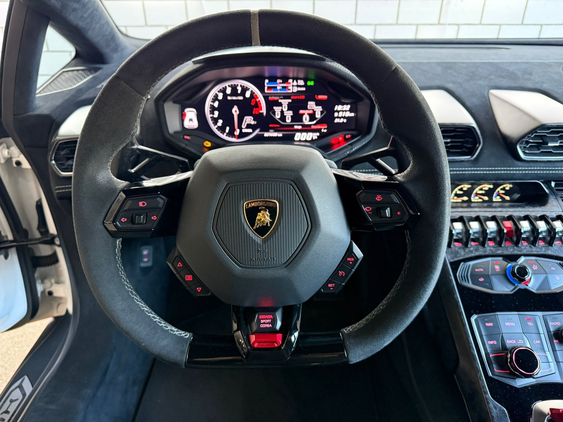 LAMBORGHINI Huracan LP640-4 Coupé Performante DCT-image-10