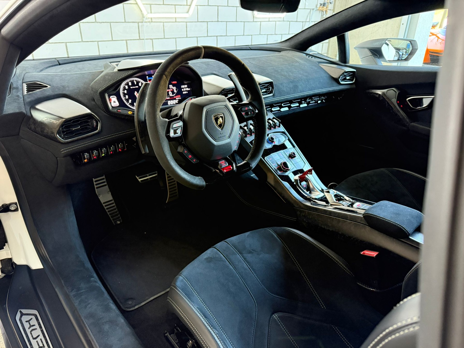 LAMBORGHINI Huracan LP640-4 Coupé Performante DCT-image-8
