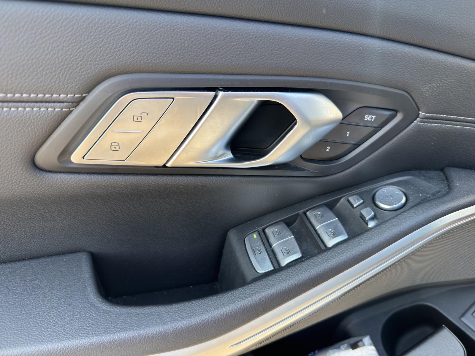 BMW 330i xDrive SAG Touring-image-17
