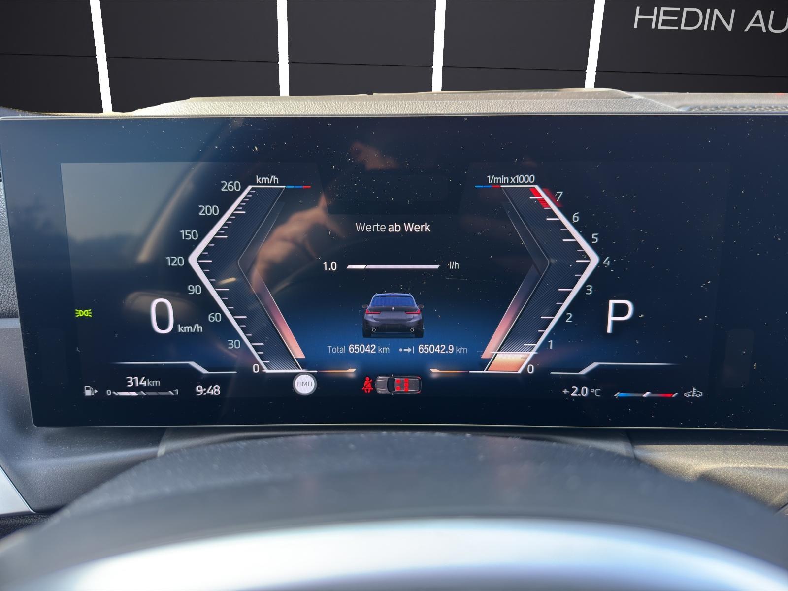 BMW 330i xDrive SAG Touring-image-11