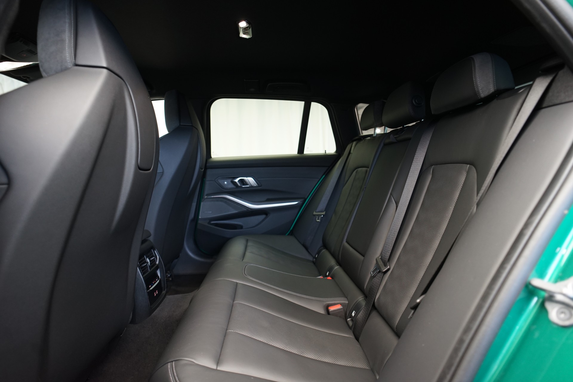 BMW M3 Touring xDrive Competition M *CH-Fahrzeug* *Carbon Paket*-image-17