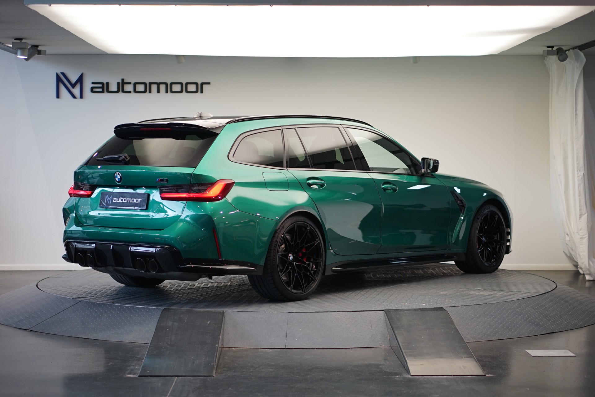 BMW M3 Touring xDrive Competition M *CH-Fahrzeug* *Carbon Paket*-image-4