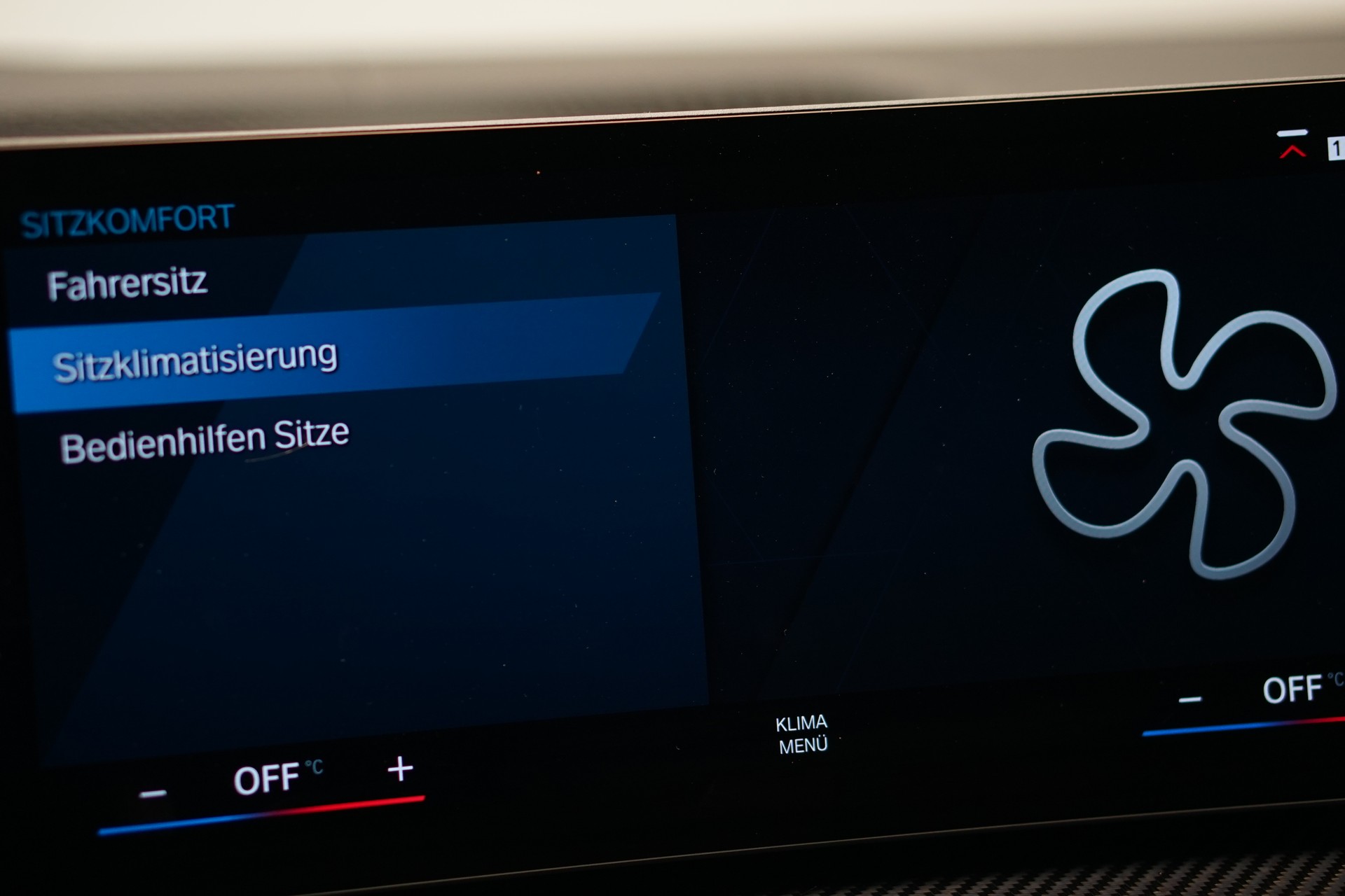 BMW M3 Touring xDrive Competition M *CH-Fahrzeug* *Carbon Paket*-image-24