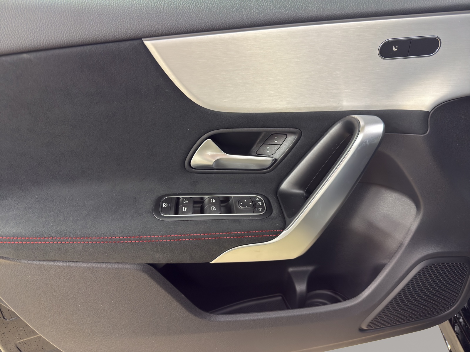 MERCEDES-BENZ A 220 4Matic 8G-DCT-image-12
