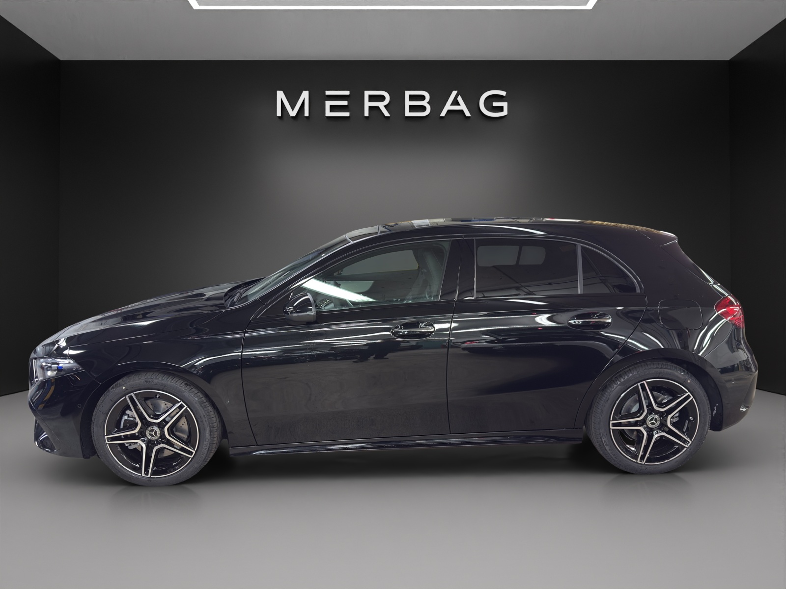 MERCEDES-BENZ A 220 4Matic 8G-DCT-image-1