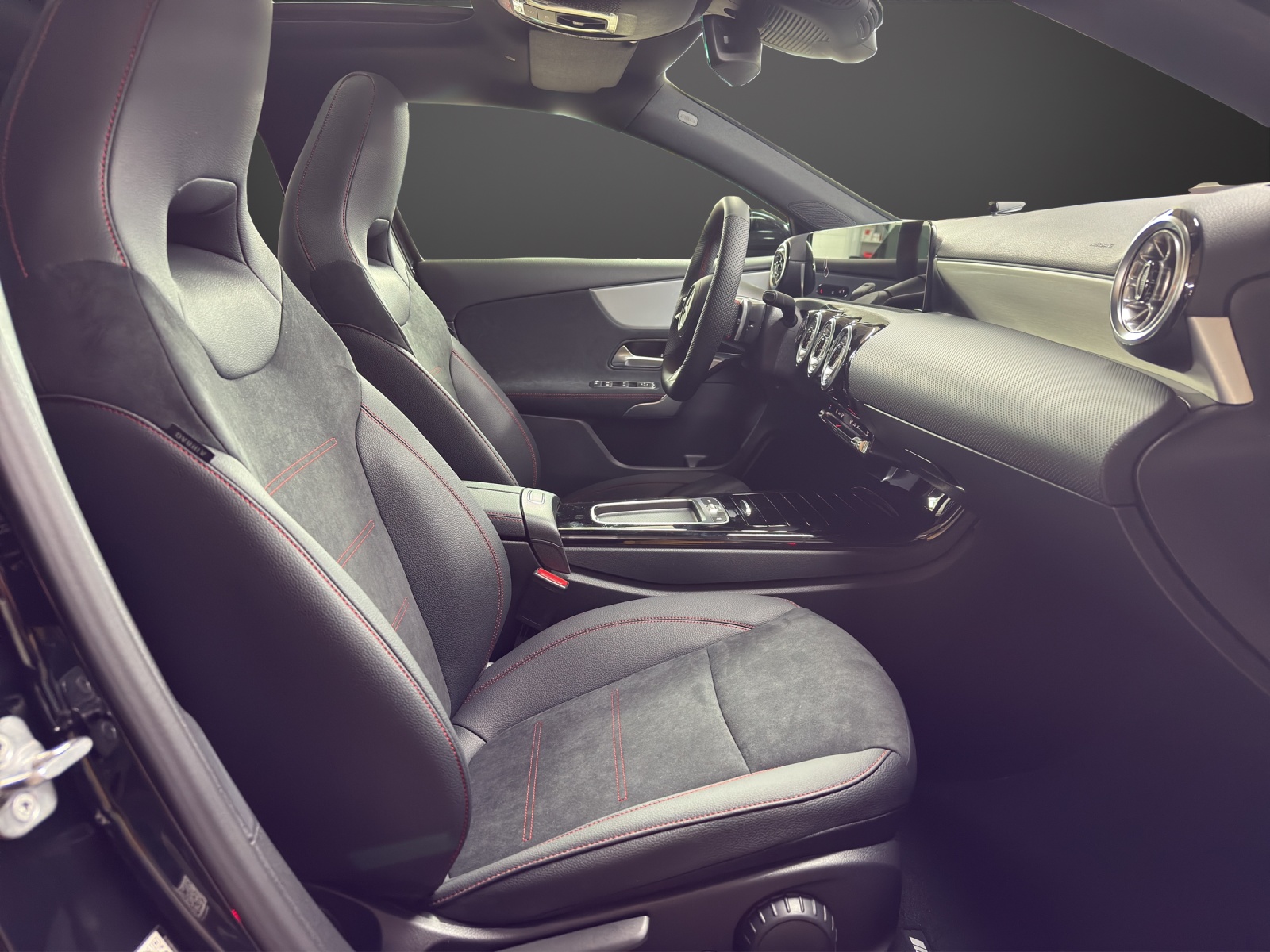 MERCEDES-BENZ A 220 4Matic 8G-DCT-image-11