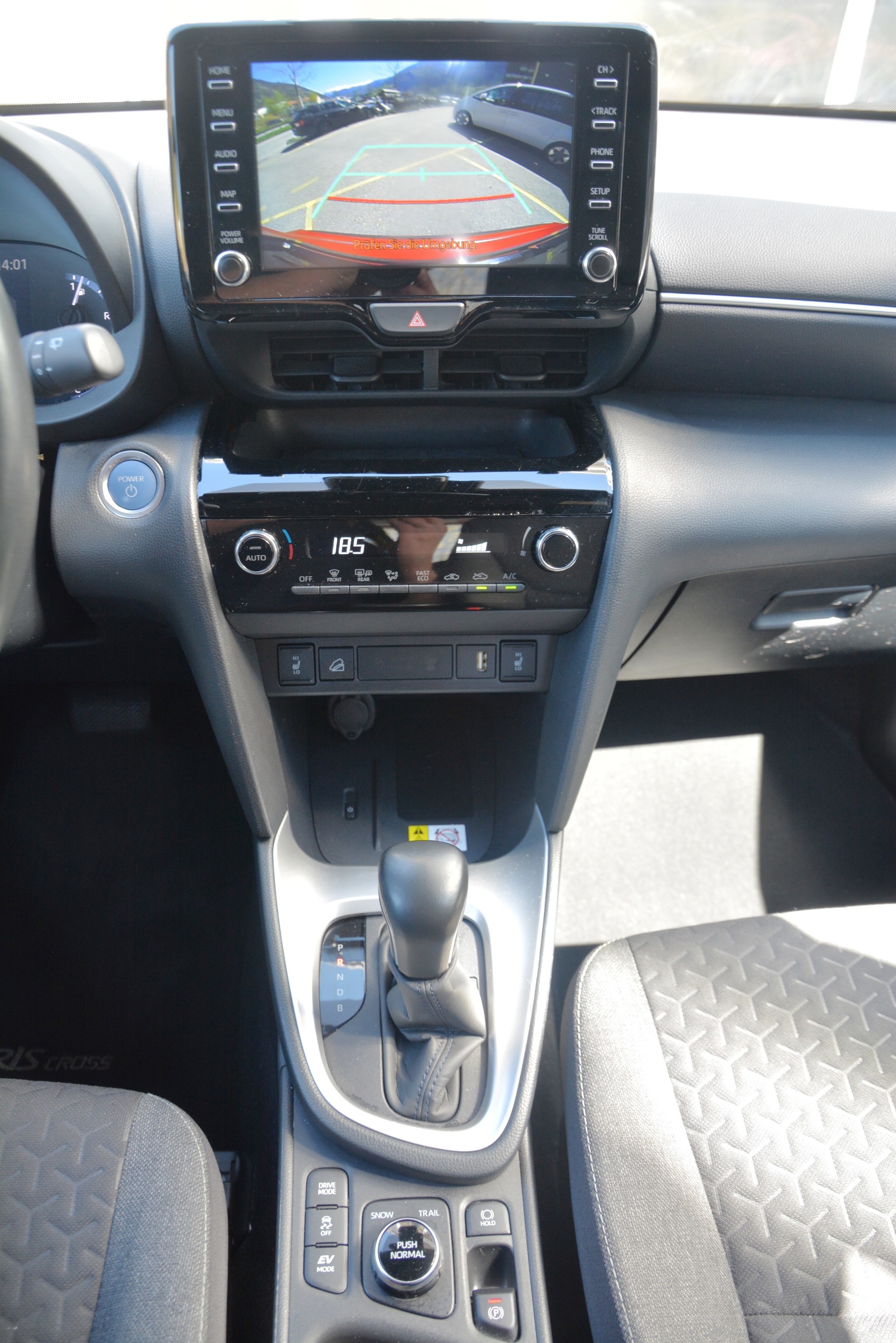 TOYOTA Yaris Cross 1.5 Trend e-CVT AWDi-image-6