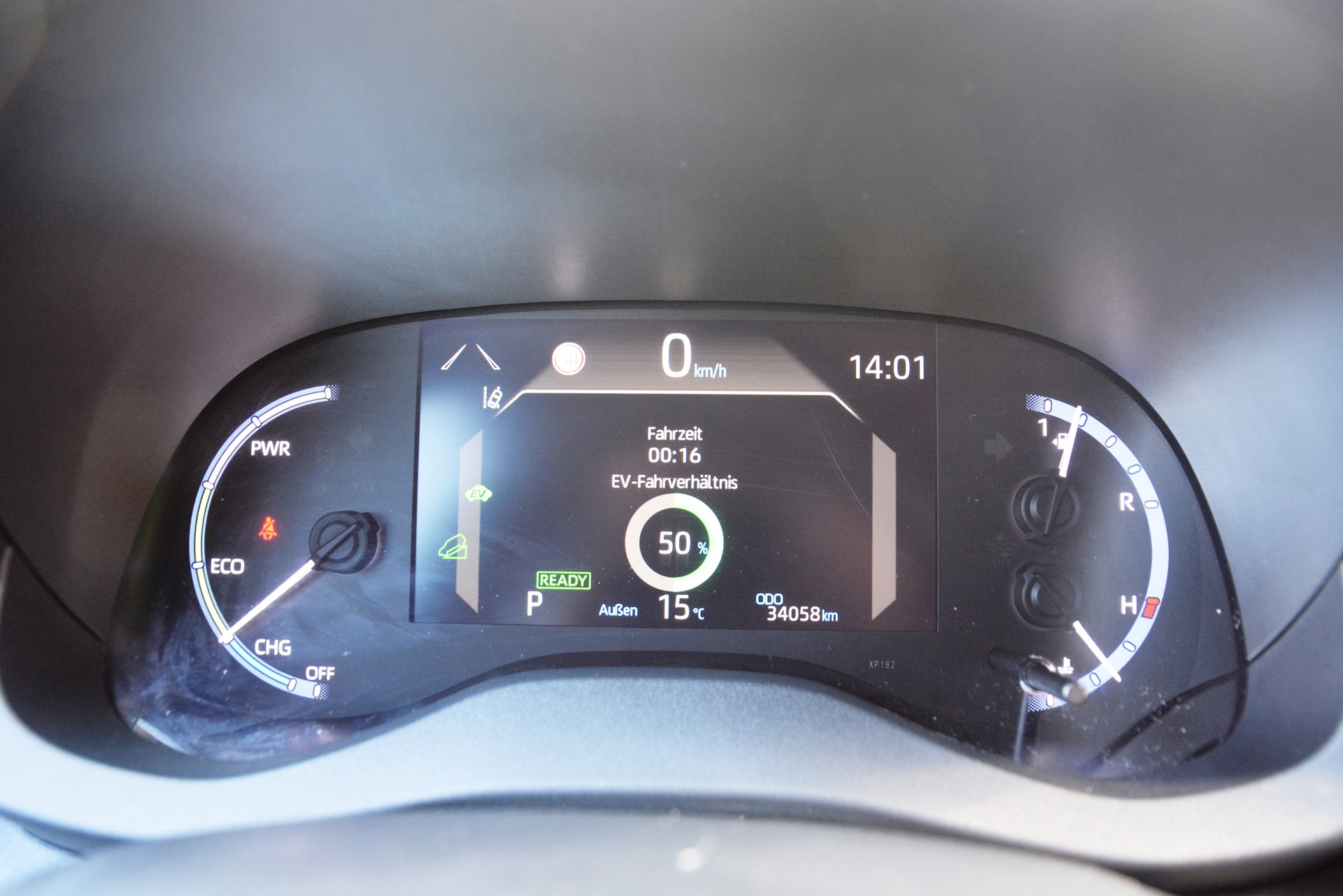 TOYOTA Yaris Cross 1.5 Trend e-CVT AWDi-image-5