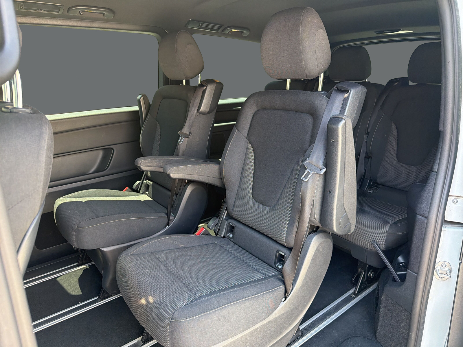 MERCEDES-BENZ V 250 d L 4Matic-image-13