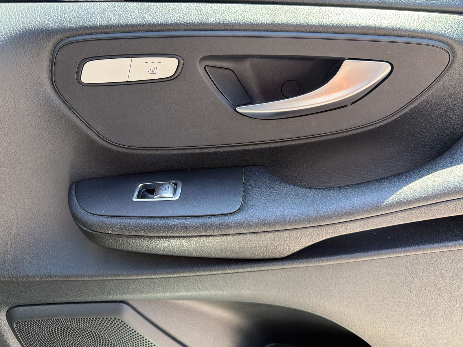 MERCEDES-BENZ V 250 d L 4Matic-image-16
