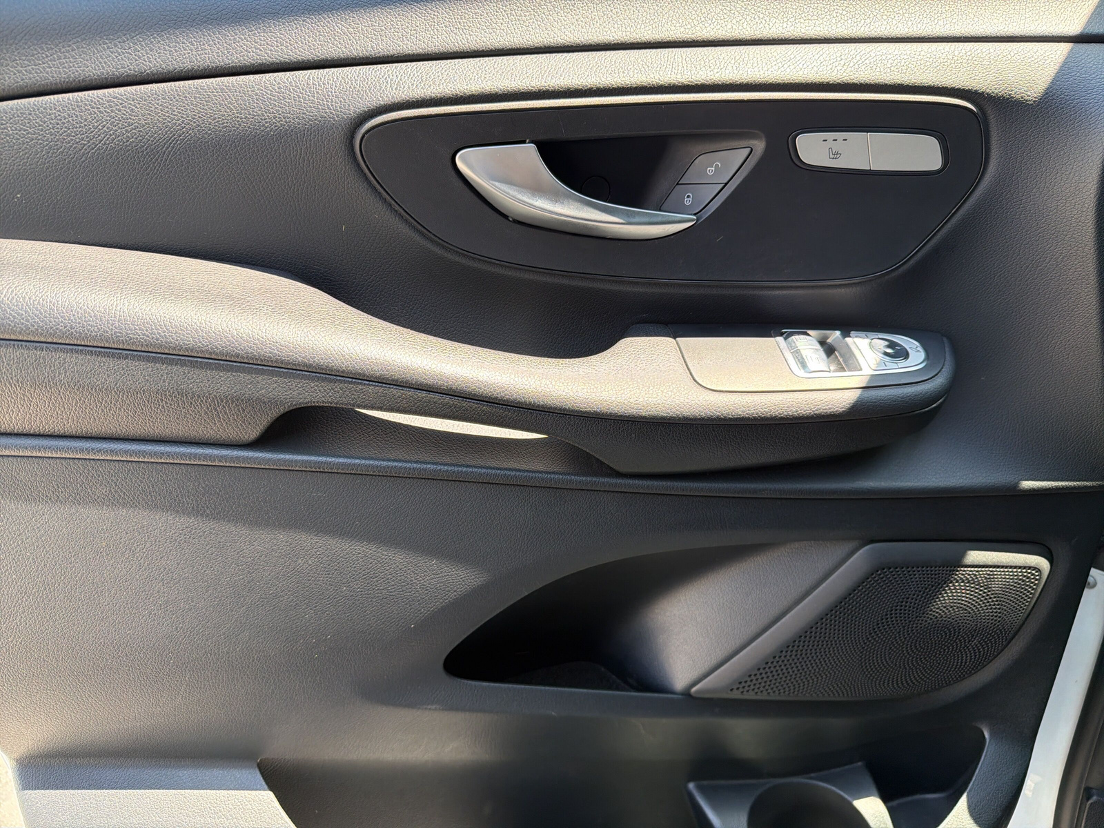 MERCEDES-BENZ V 250 d L 4Matic-image-11
