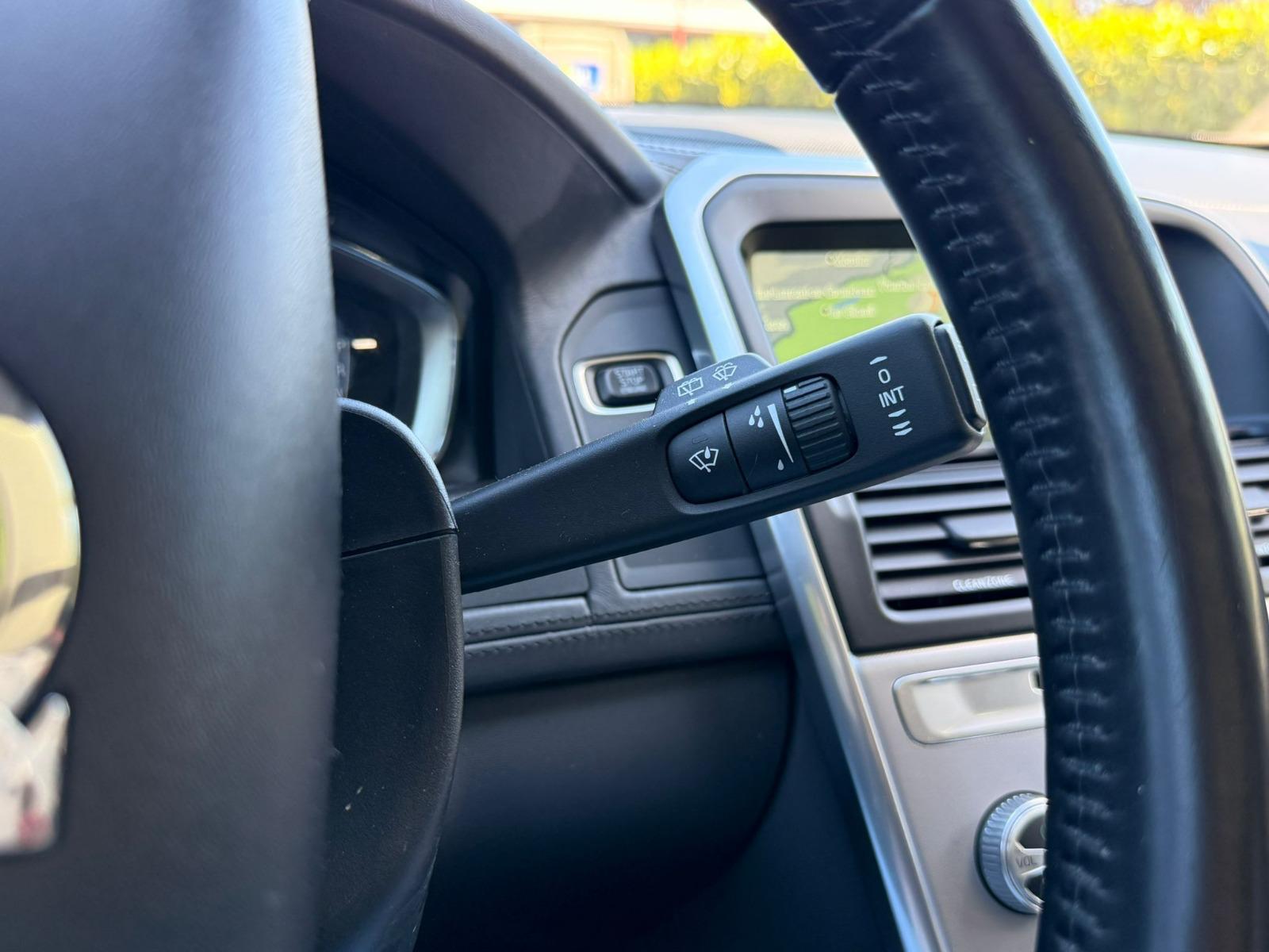 VOLVO XC60 T6 AWD Summum Geartronic-image-21