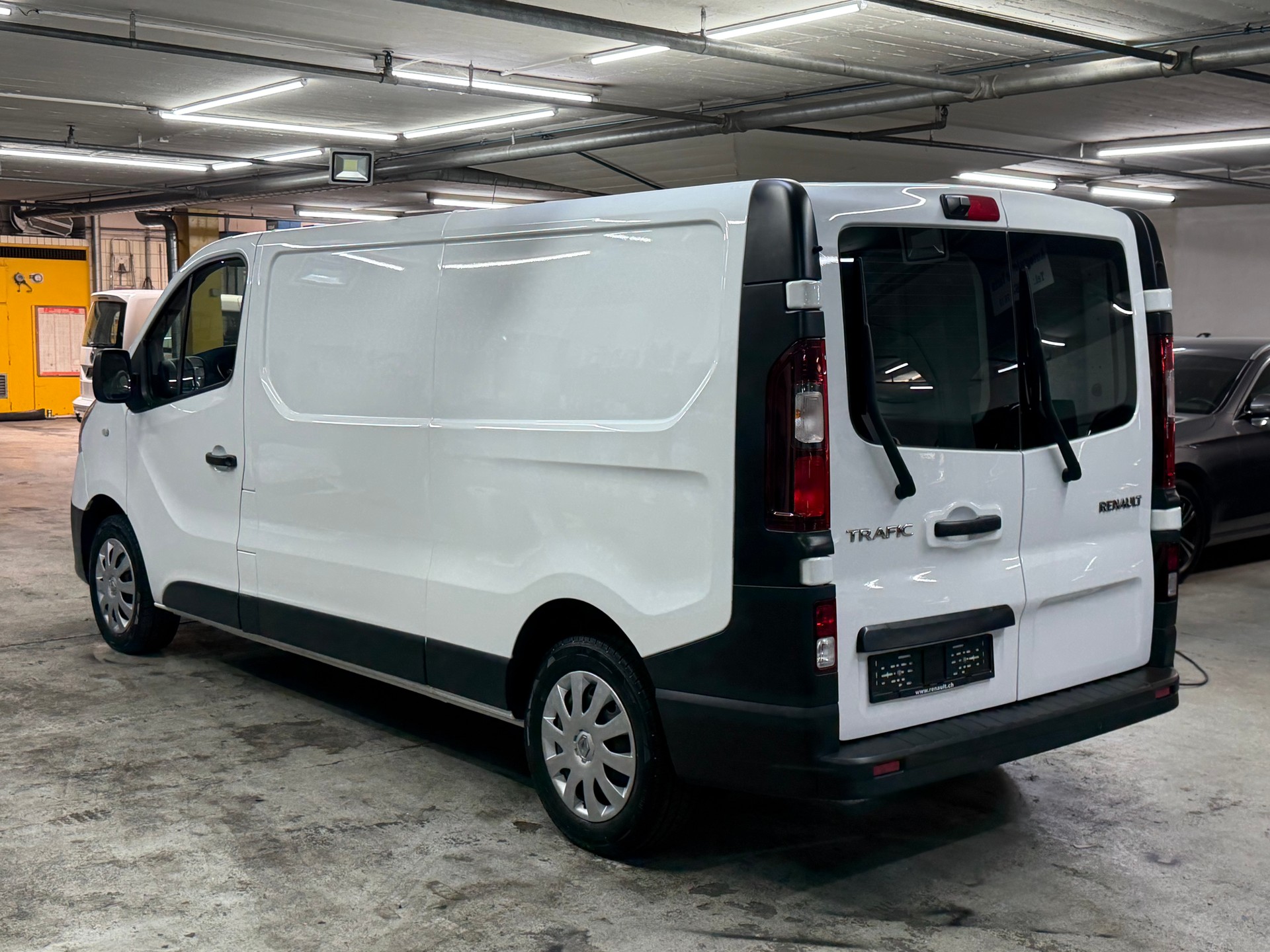 RENAULT Trafic 2.0 LANG dCi 120 3.0t Business L2H1-image-6