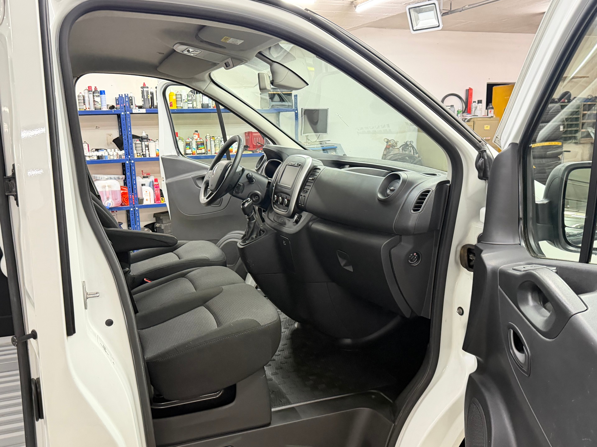 RENAULT Trafic 2.0 LANG dCi 120 3.0t Business L2H1-image-11