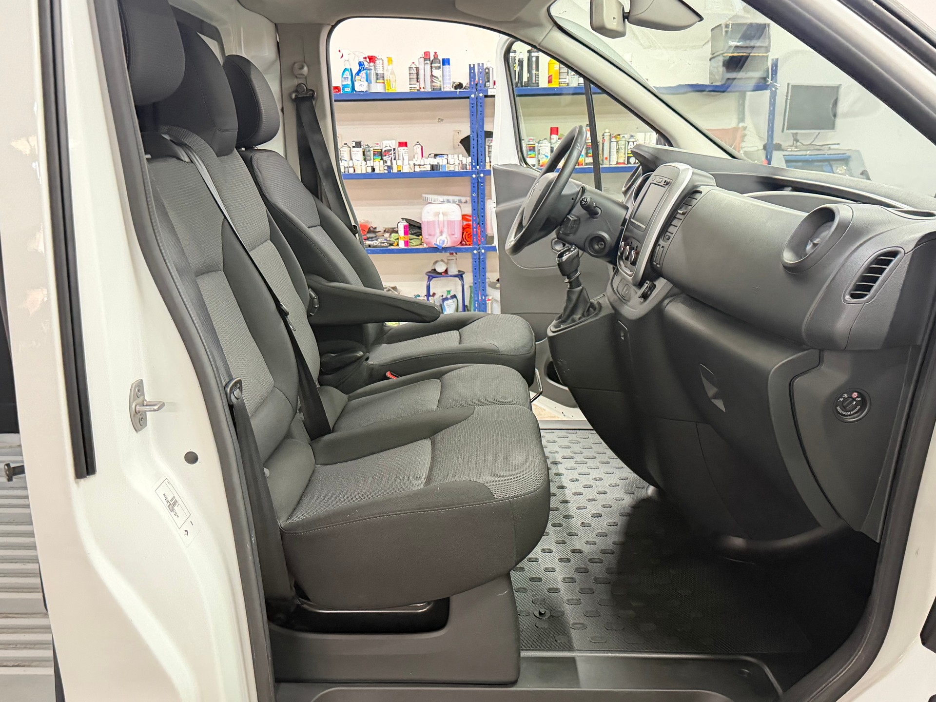 RENAULT Trafic 2.0 LANG dCi 120 3.0t Business L2H1-image-9