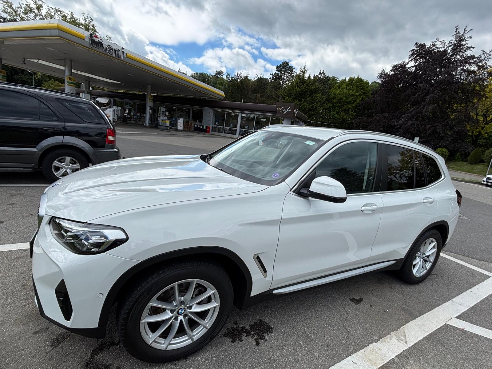 BMW 20i xDrive-image-2