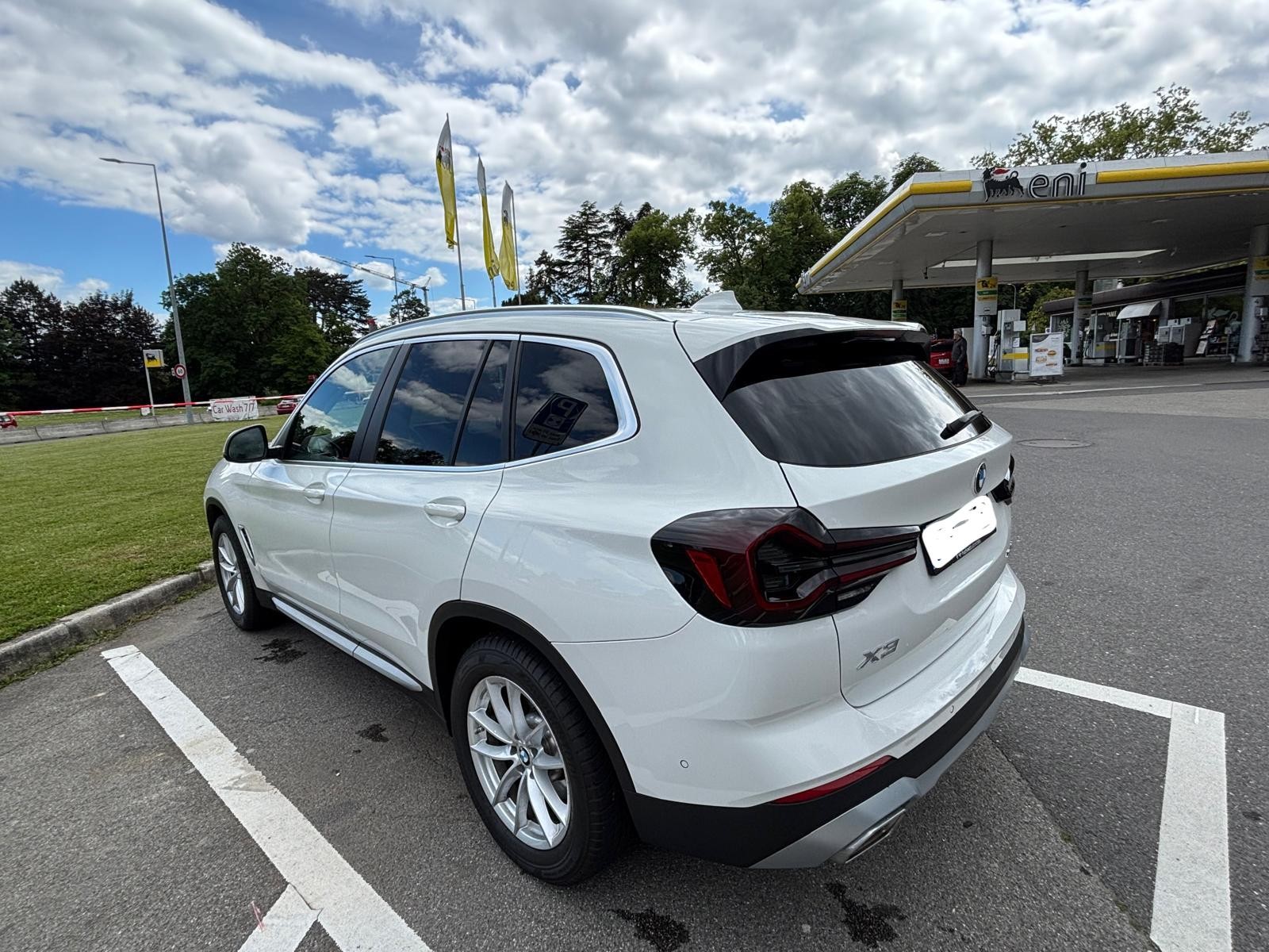 BMW 20i xDrive-image-4