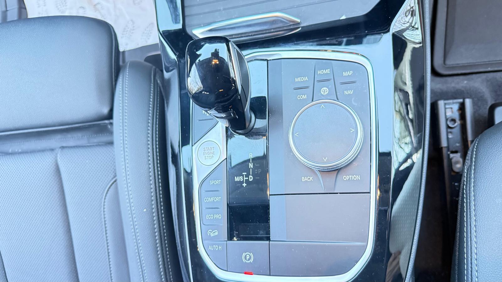 BMW 20i xDrive-image-15