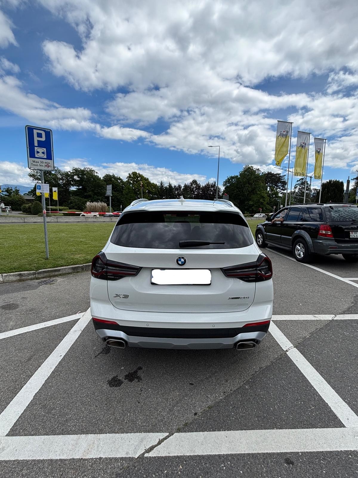 BMW 20i xDrive-image-5