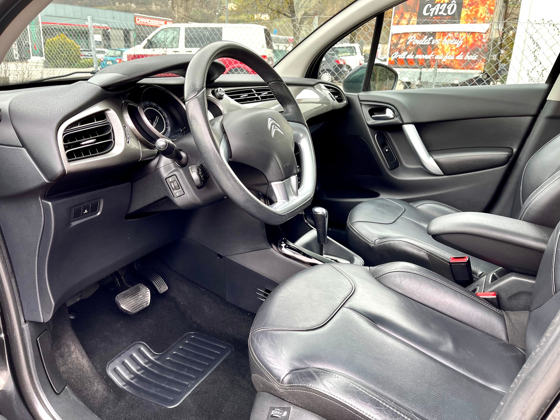 CITROEN C3 1.6i 16V Exclusive Automatic-image-17