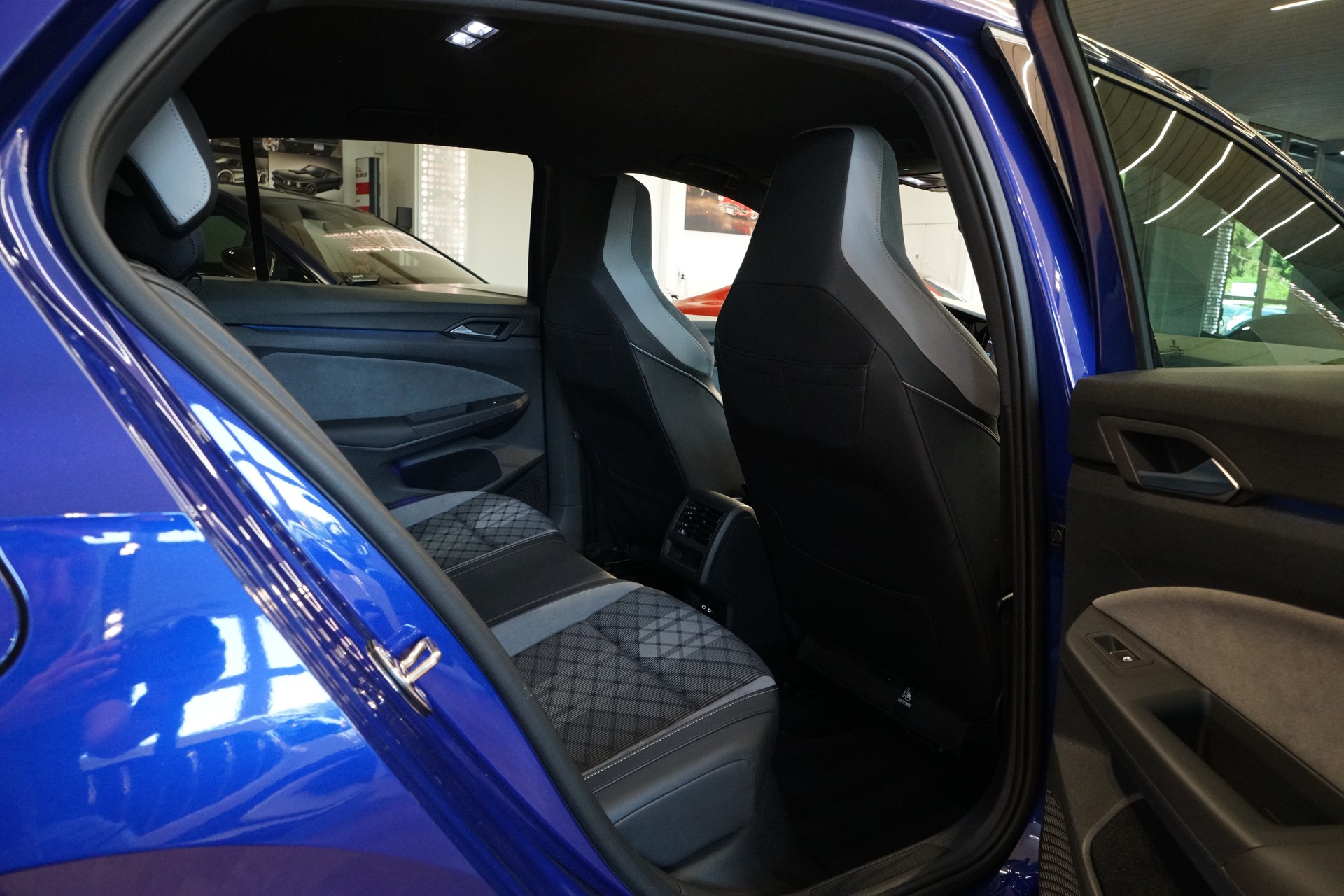 VW Golf 1.5 eTSI mHEV ACT R-Line DSG-image-17