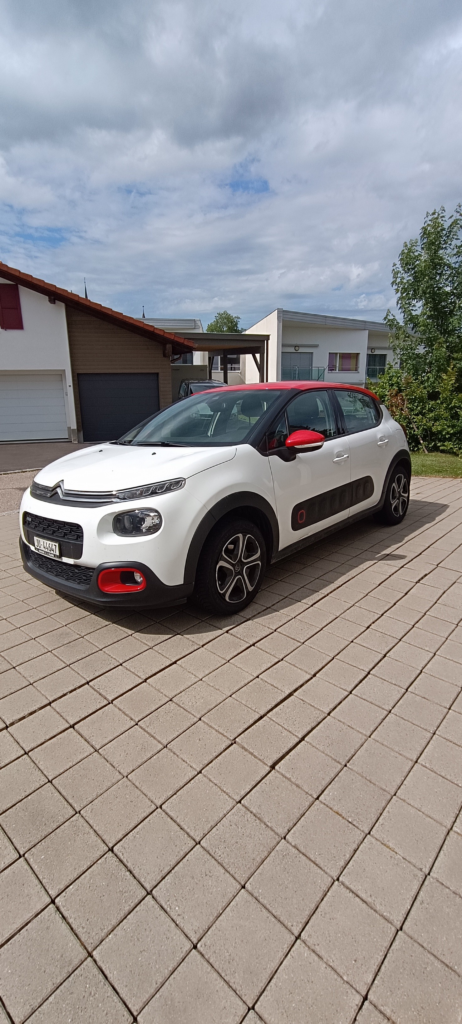 CITROEN 1.2 PureTech Shine-image-1