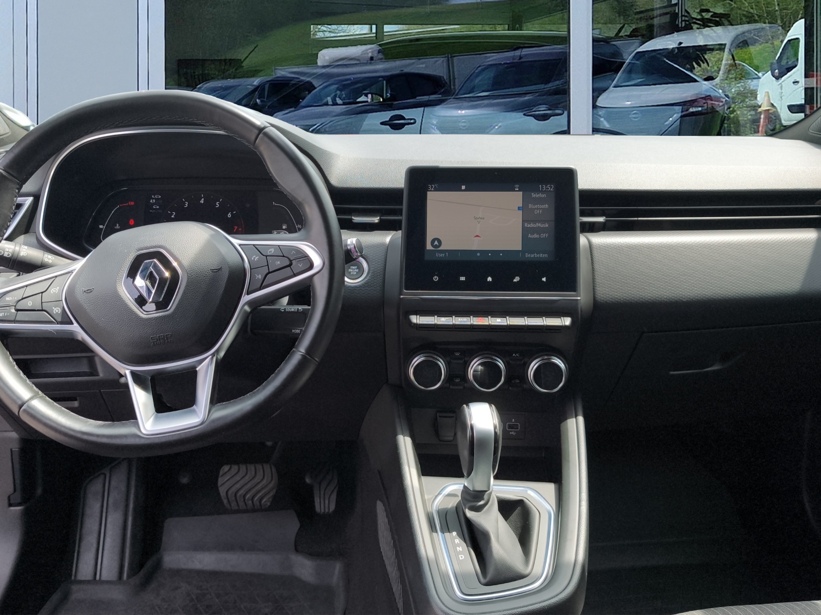 RENAULT Clio 1.3 Intens EDC-image-9