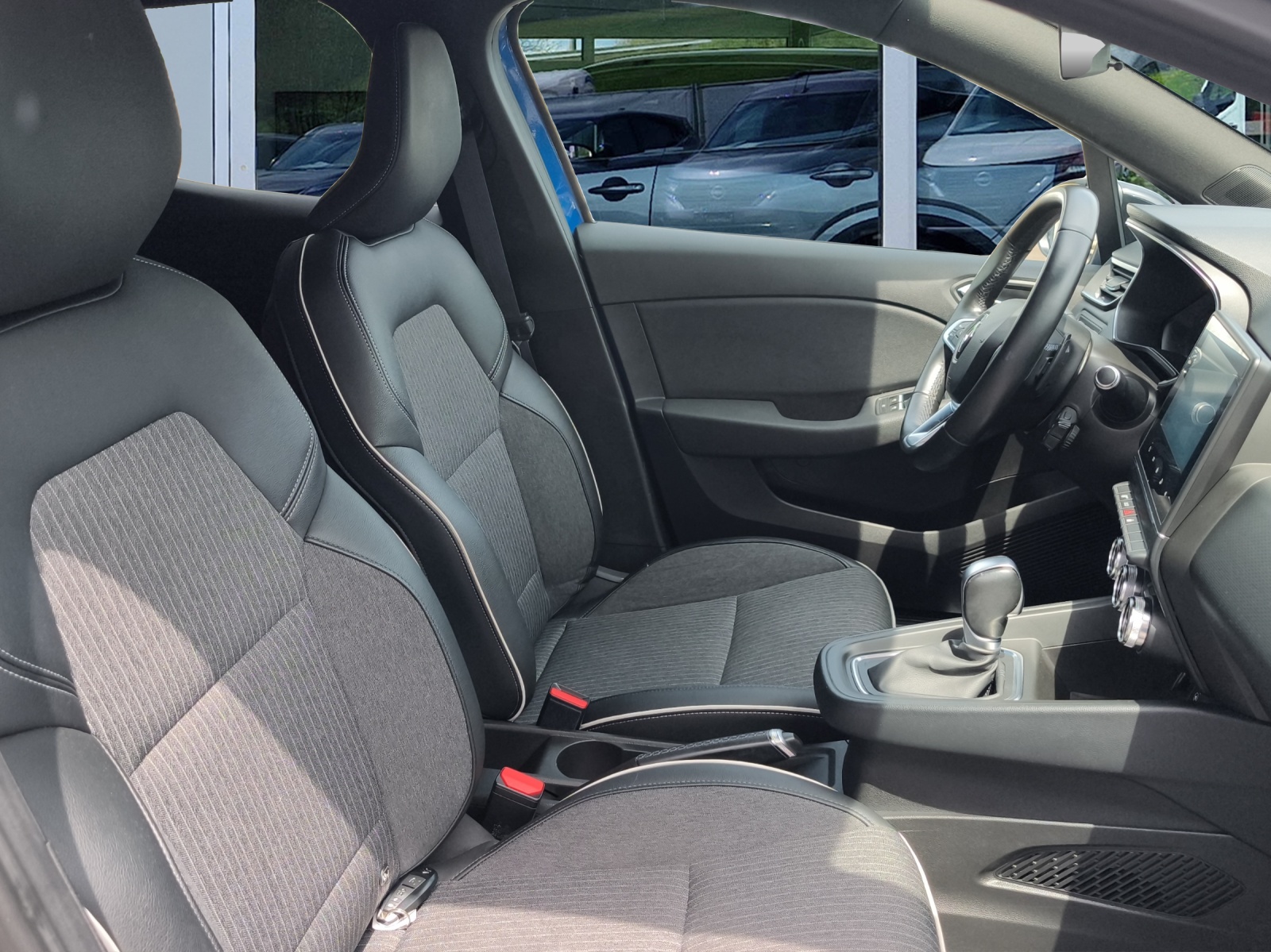 RENAULT Clio 1.3 Intens EDC-image-8