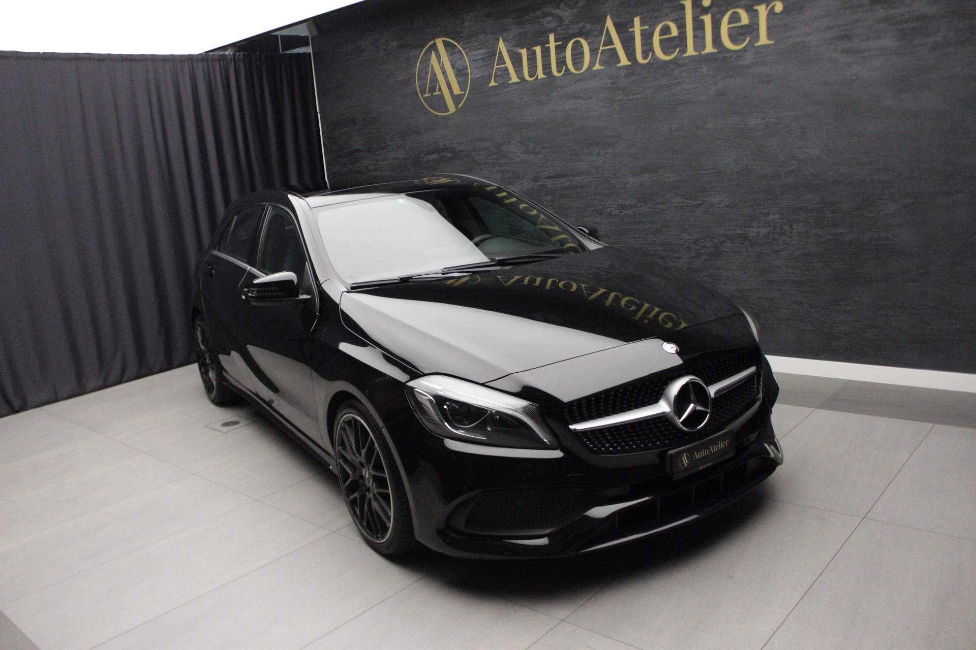 MERCEDES-BENZ A 220 d AMG Line 4Matic 7G-DCT-showroom-element-2
