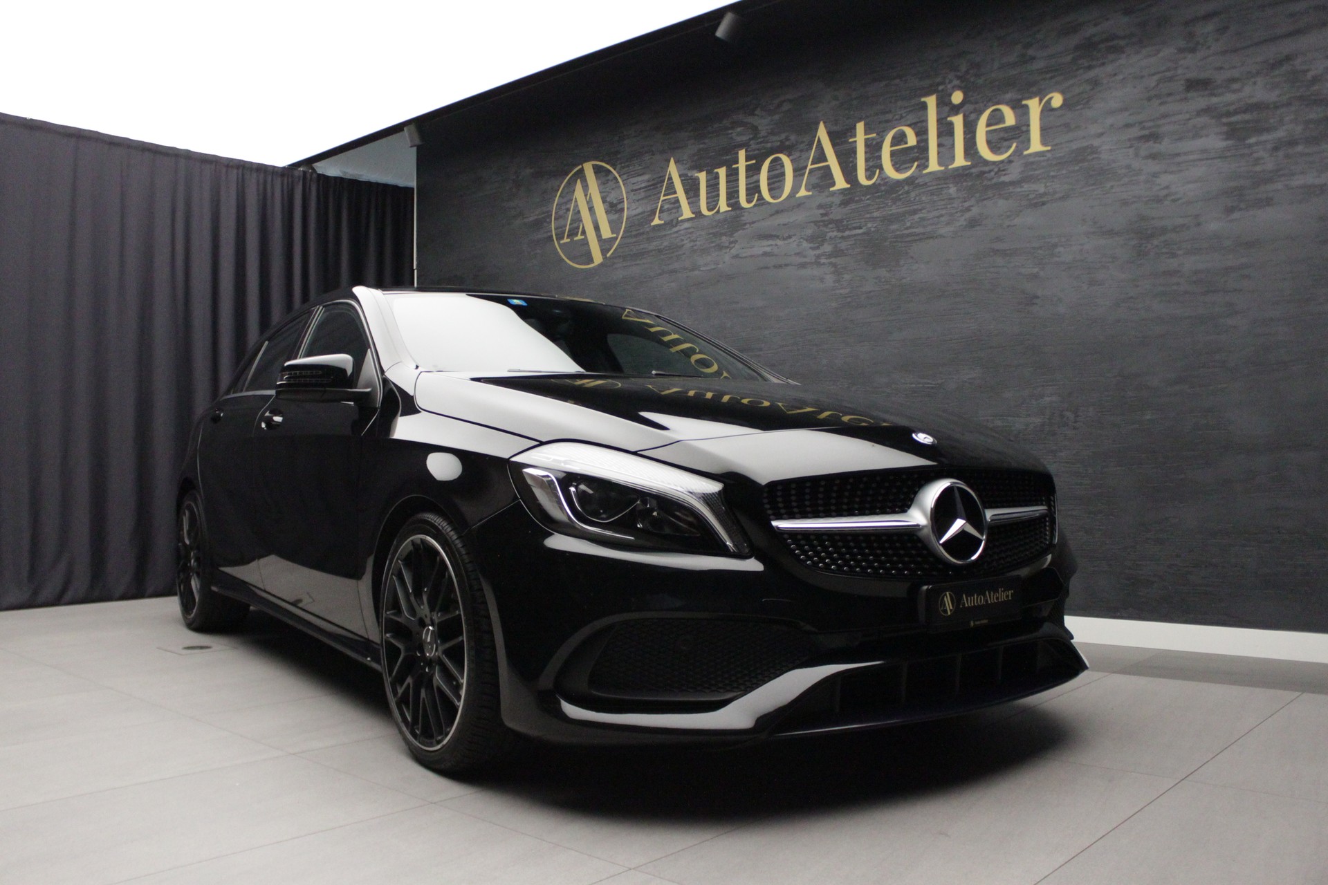 MERCEDES-BENZ A 220 d AMG Line 4Matic 7G-DCT-showroom-element-1