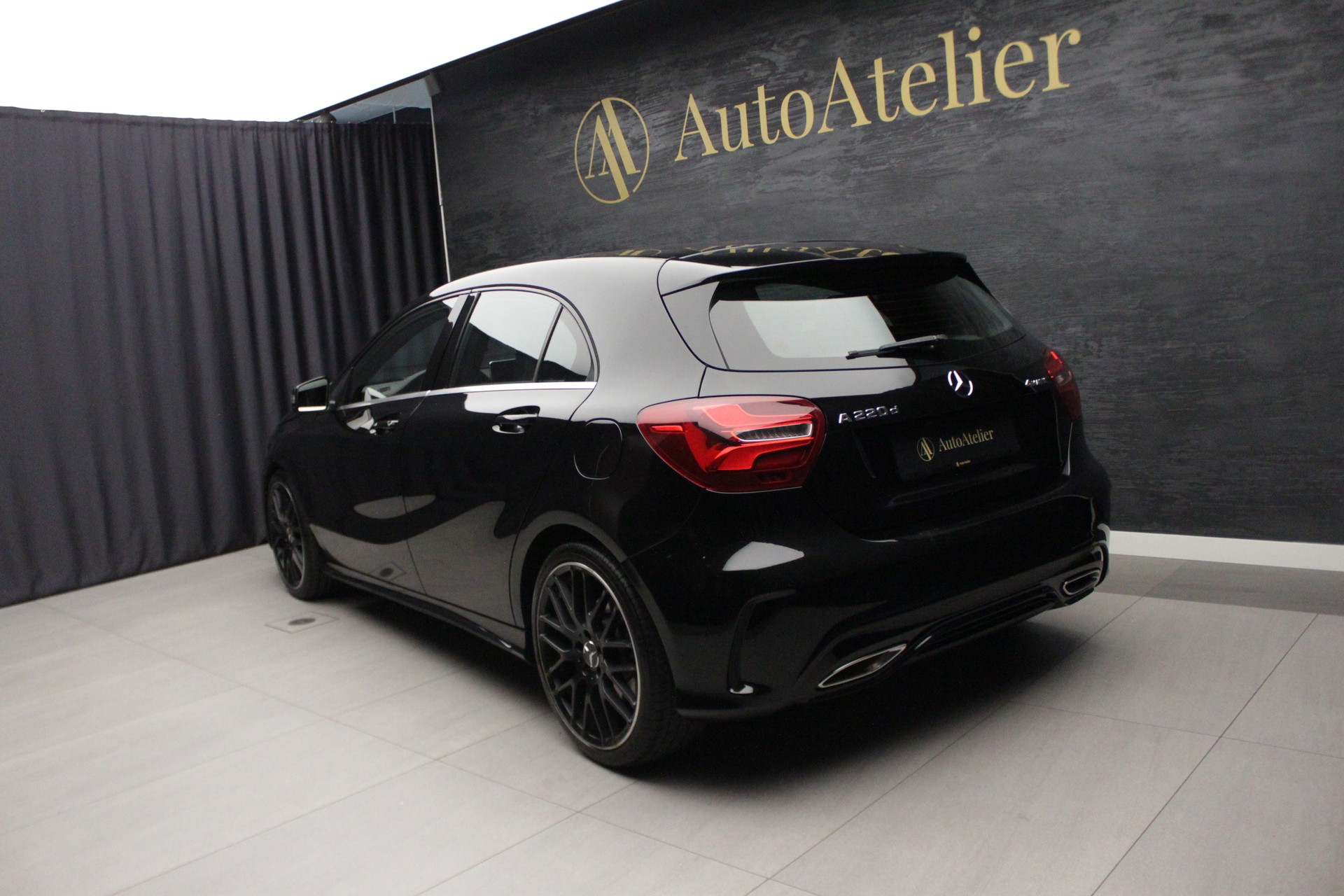 MERCEDES-BENZ A 220 d AMG Line 4Matic 7G-DCT-image-9
