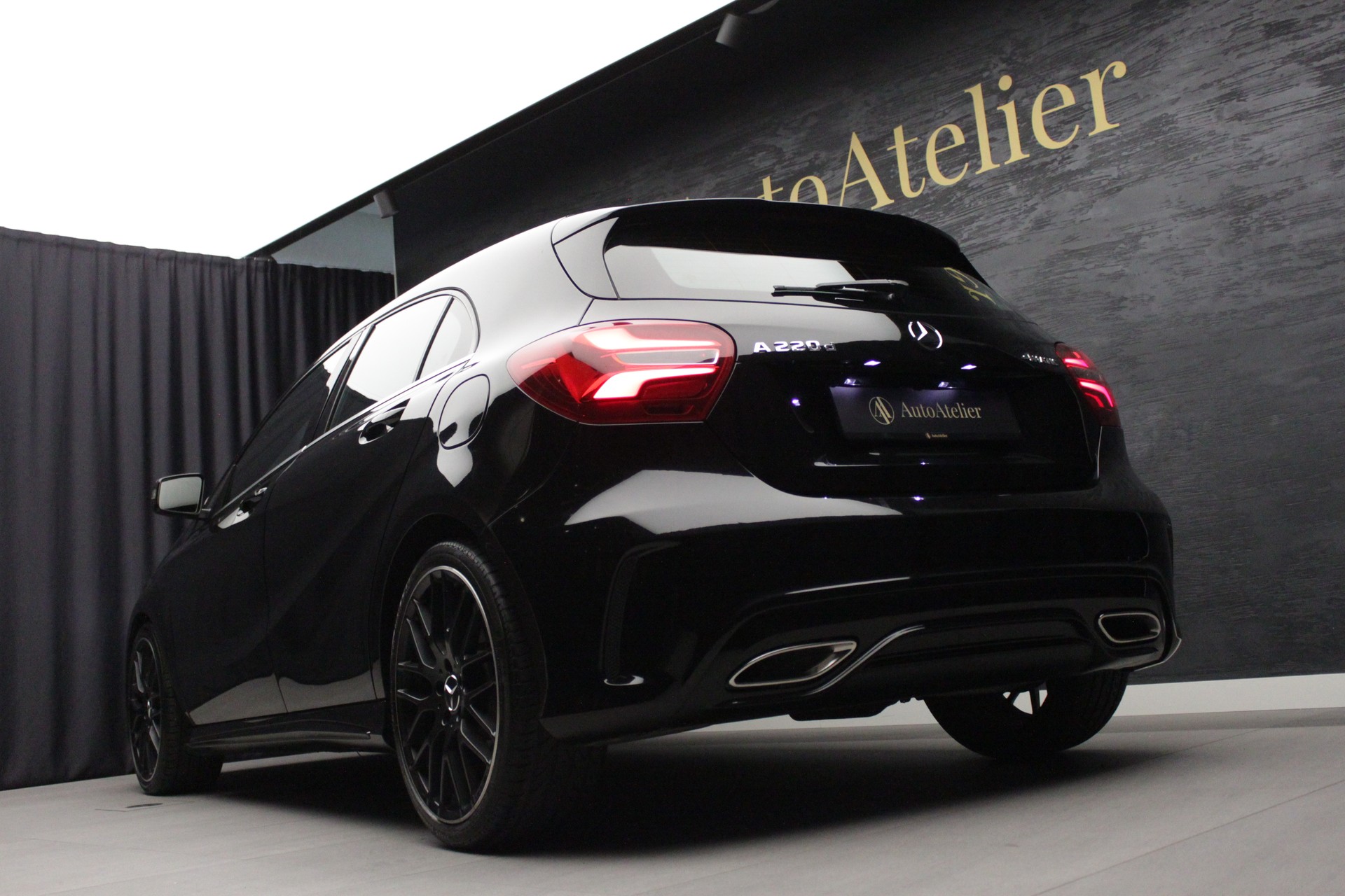 MERCEDES-BENZ A 220 d AMG Line 4Matic 7G-DCT-image-12