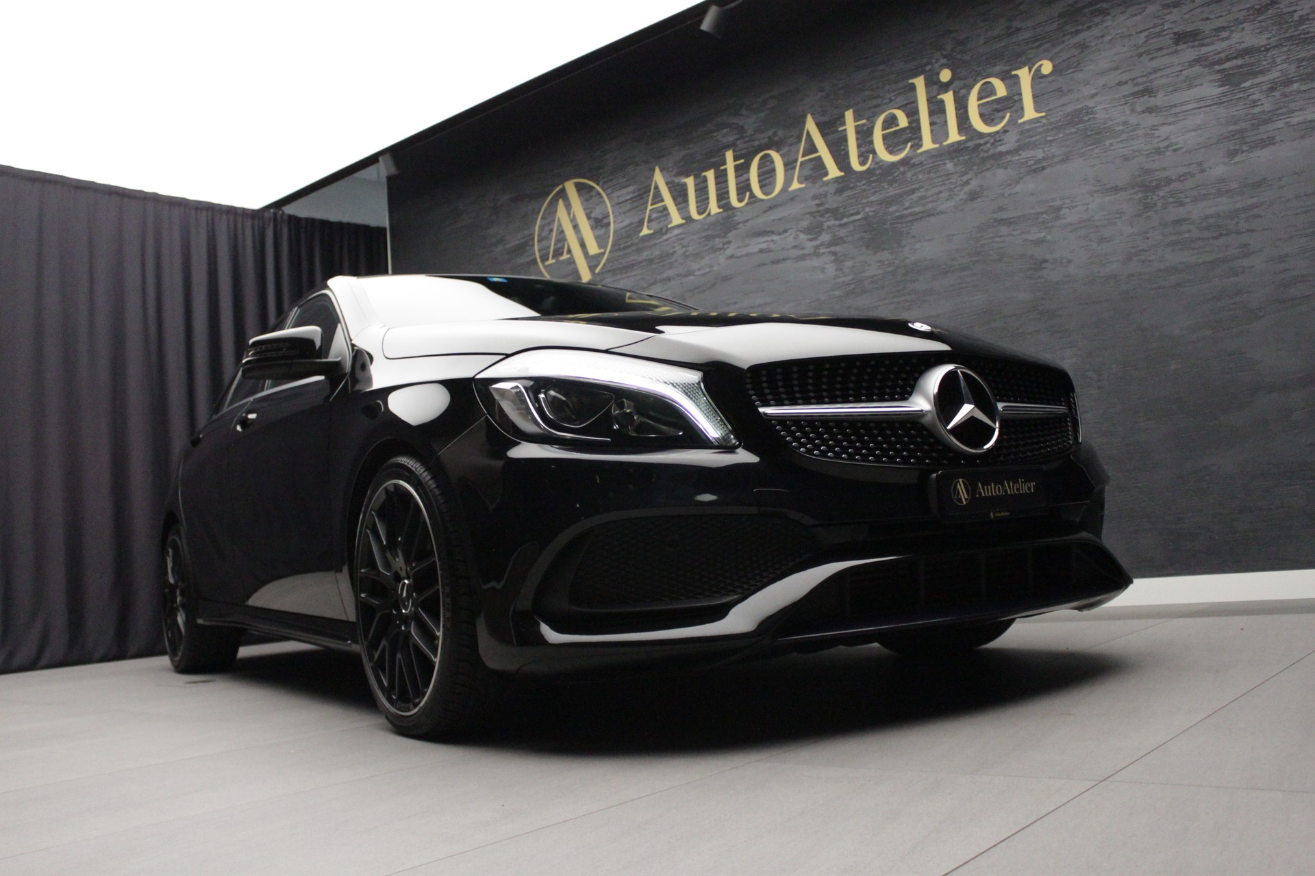 MERCEDES-BENZ A 220 d AMG Line 4Matic 7G-DCT-image-5