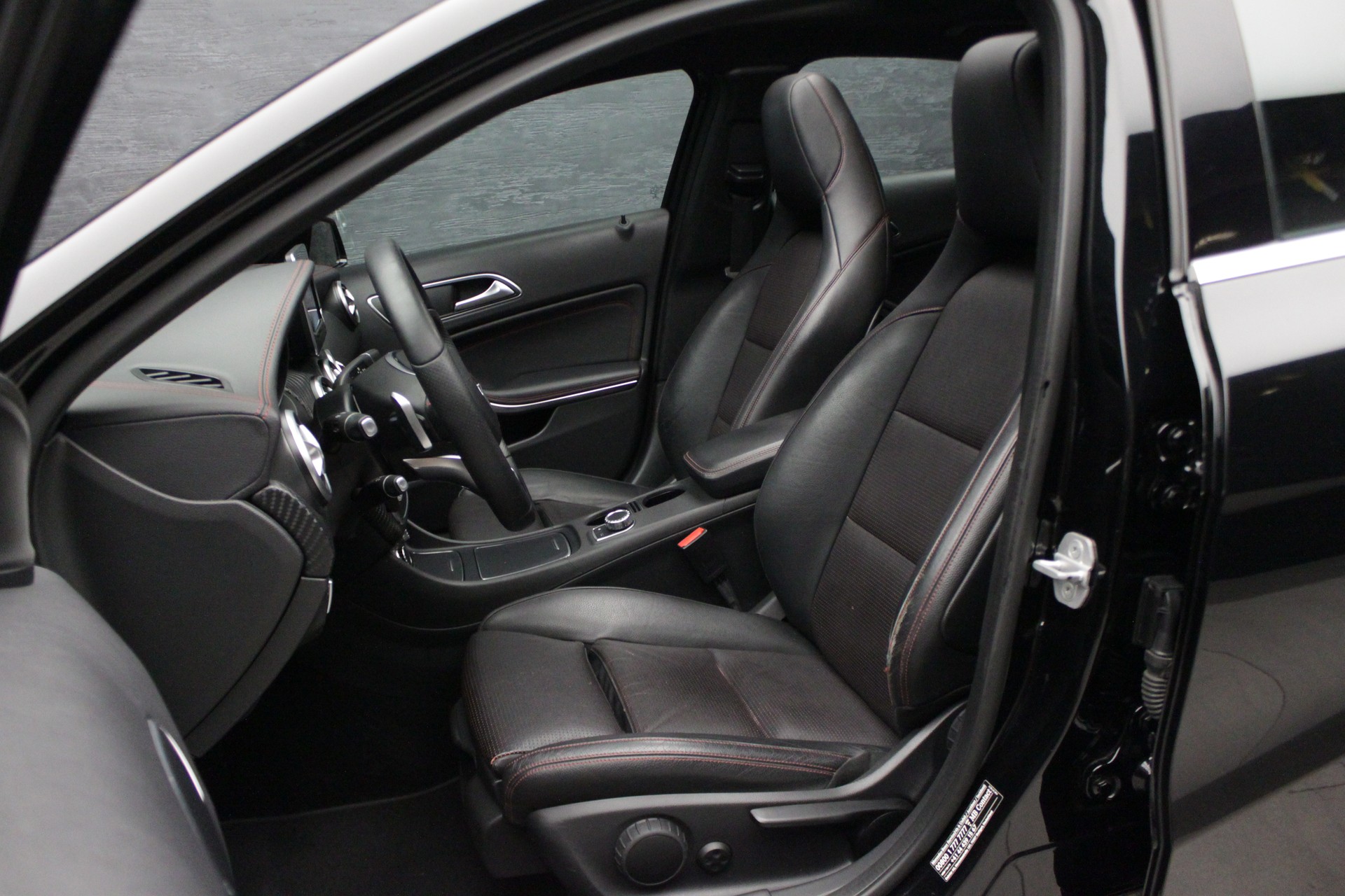 MERCEDES-BENZ A 220 d AMG Line 4Matic 7G-DCT-image-17