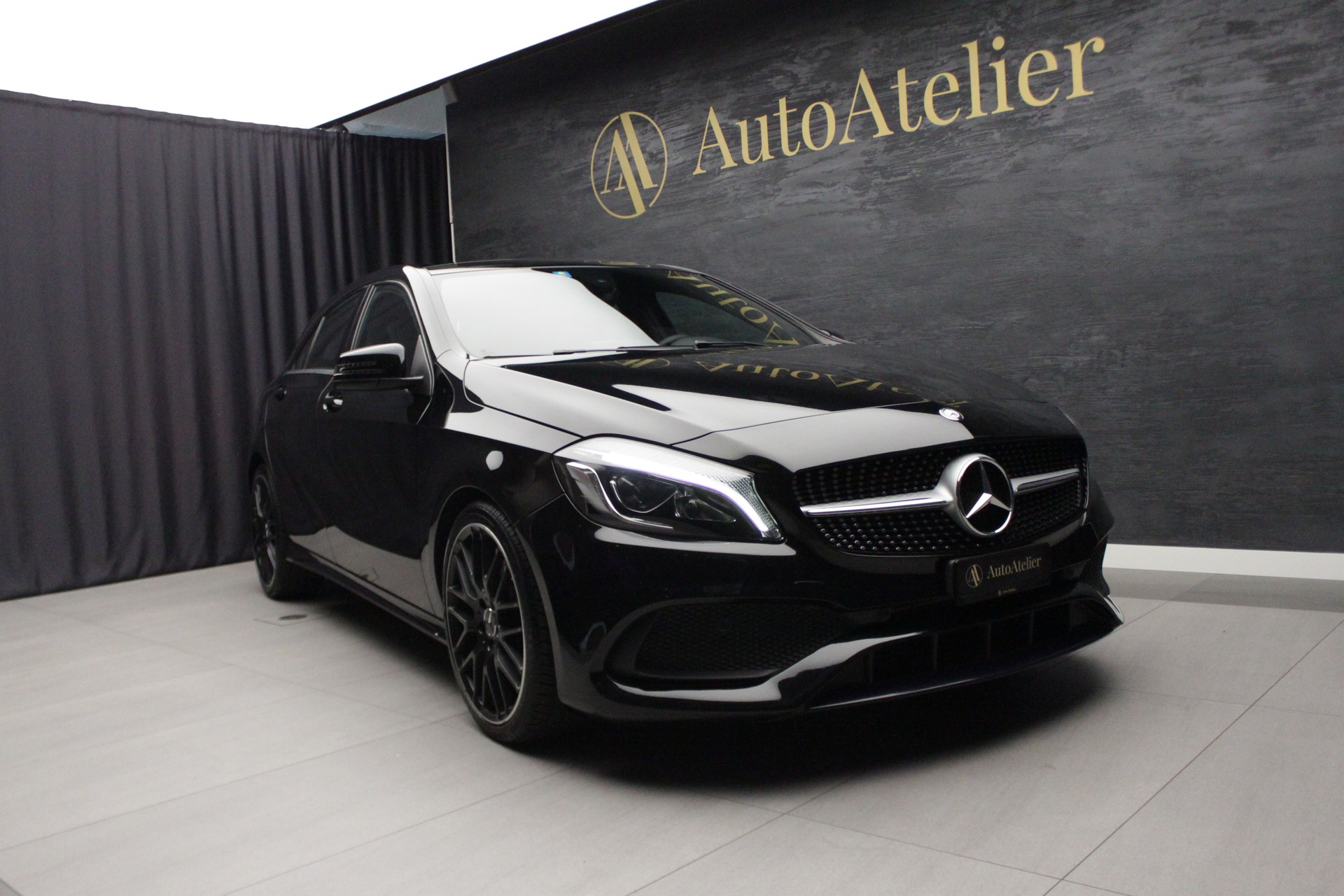 MERCEDES-BENZ A 220 d AMG Line 4Matic 7G-DCT-image-4